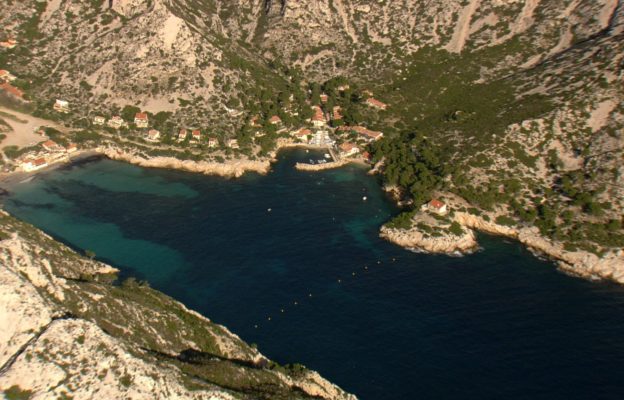 zoom out calanque de sormiou